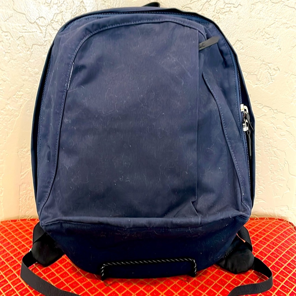 Unisex Osprey Small Day Navy Blue Padded Lap Top Day Back Pack Pockets
